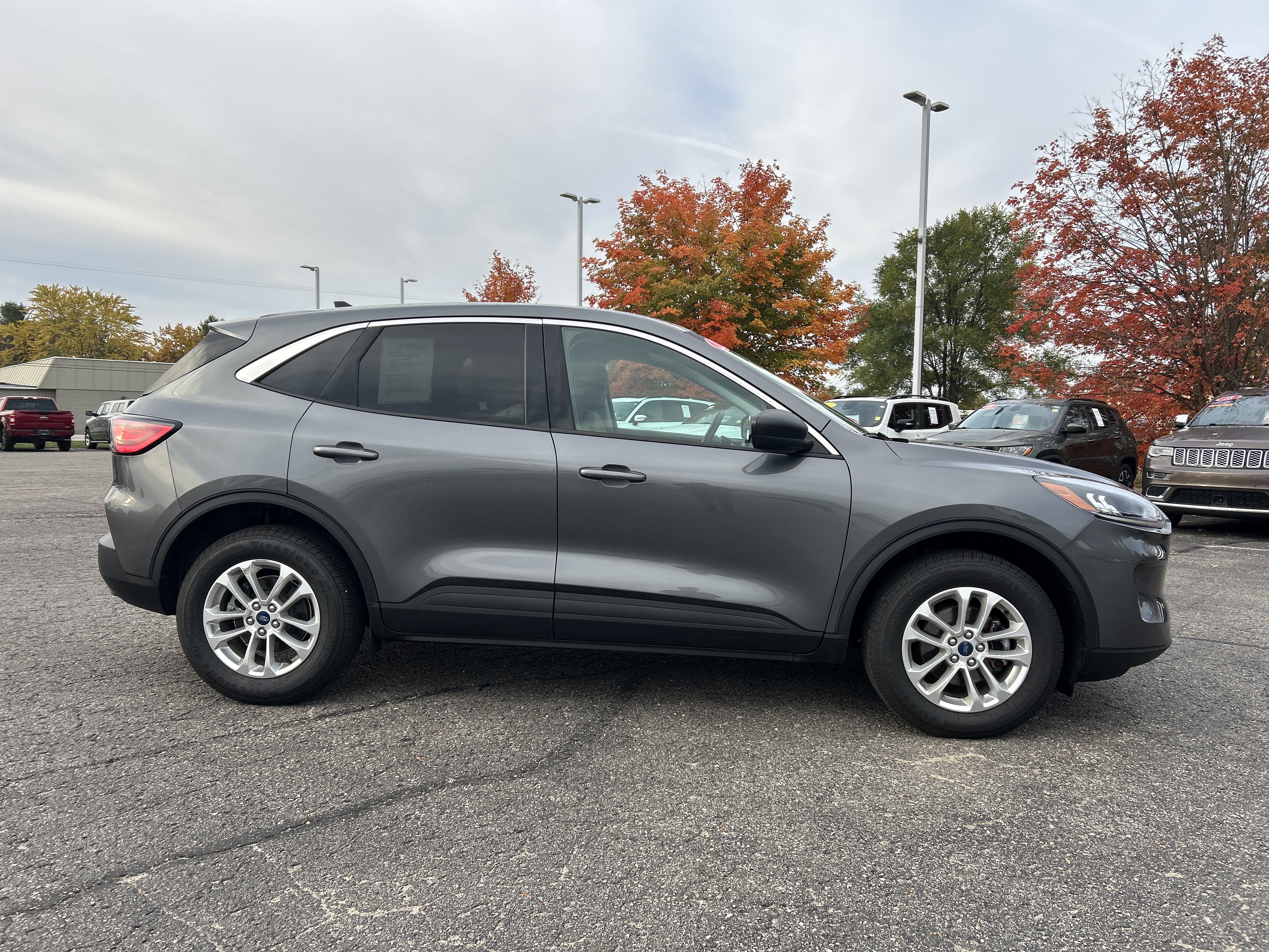 Used 2022 Ford Escape SE w/ Convenience Package AWD/4WD image 2