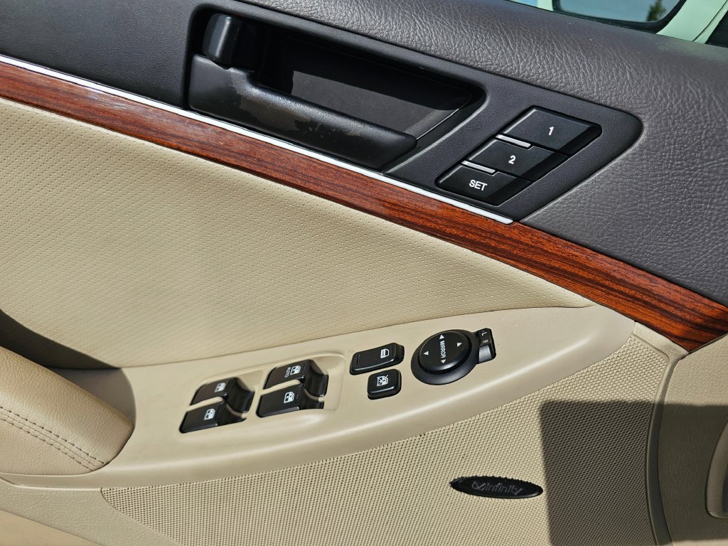 Used 2012 Hyundai Veracruz Limited w/ Entertainment Pkg FWD image 27