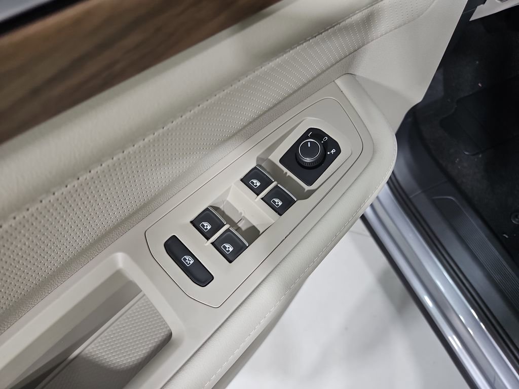 New 2026 Volkswagen Atlas SE image 11