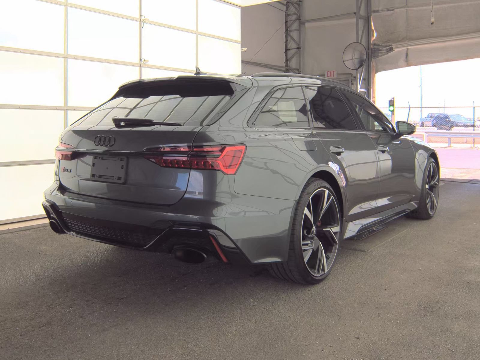 Used 2022 Audi RS 6 w/ Executive Package AWD/4WD image 4