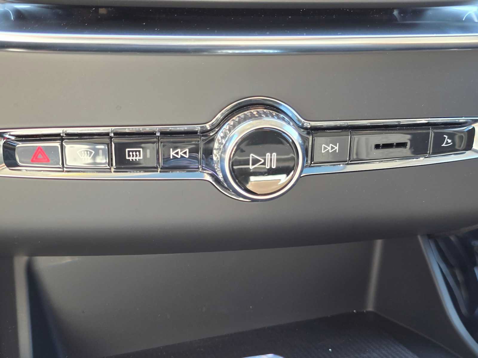 Used 2025 Volvo XC90 T8 Plus w/ Protection Package Premier AWD/4WD image 30