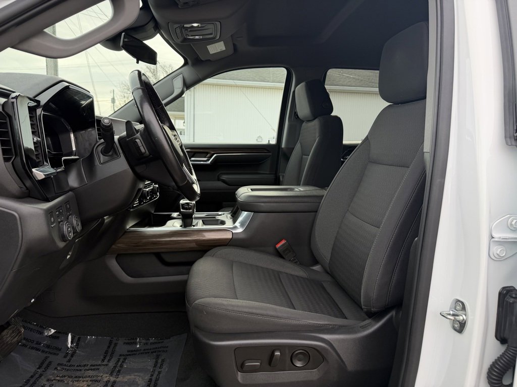 Used 2022 Chevrolet Silverado 1500 LT Trail Boss image 2