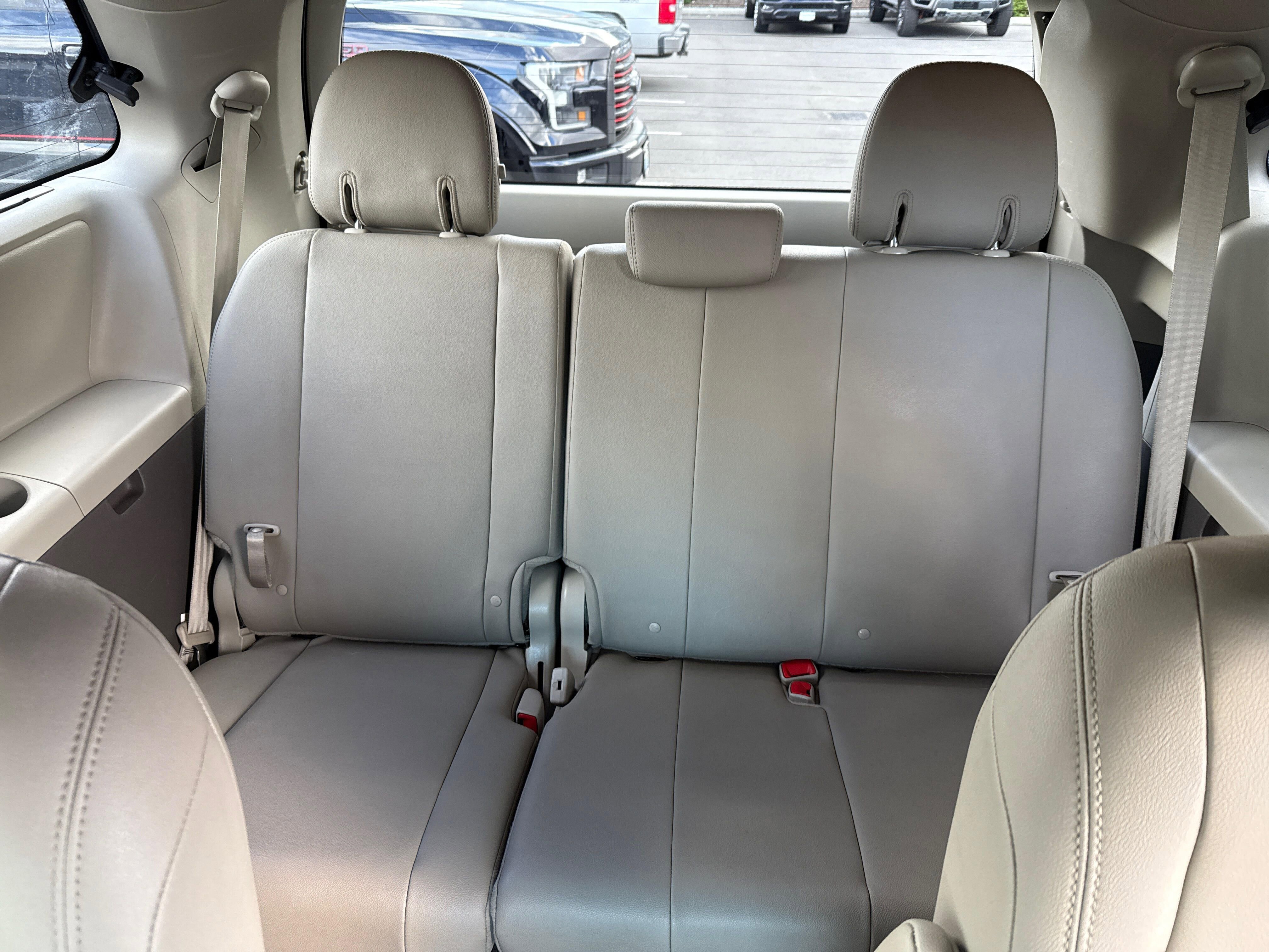 Used 2020 Toyota Sienna XLE AWD/4WD image 28