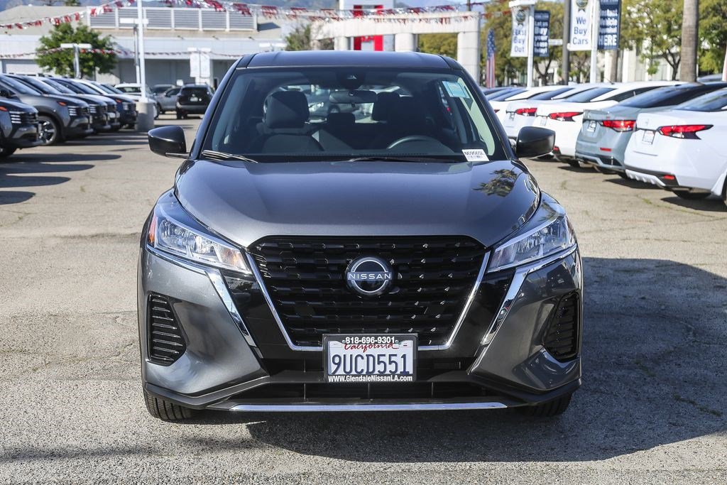 Certified 2025 Nissan Kicks Play S image 2