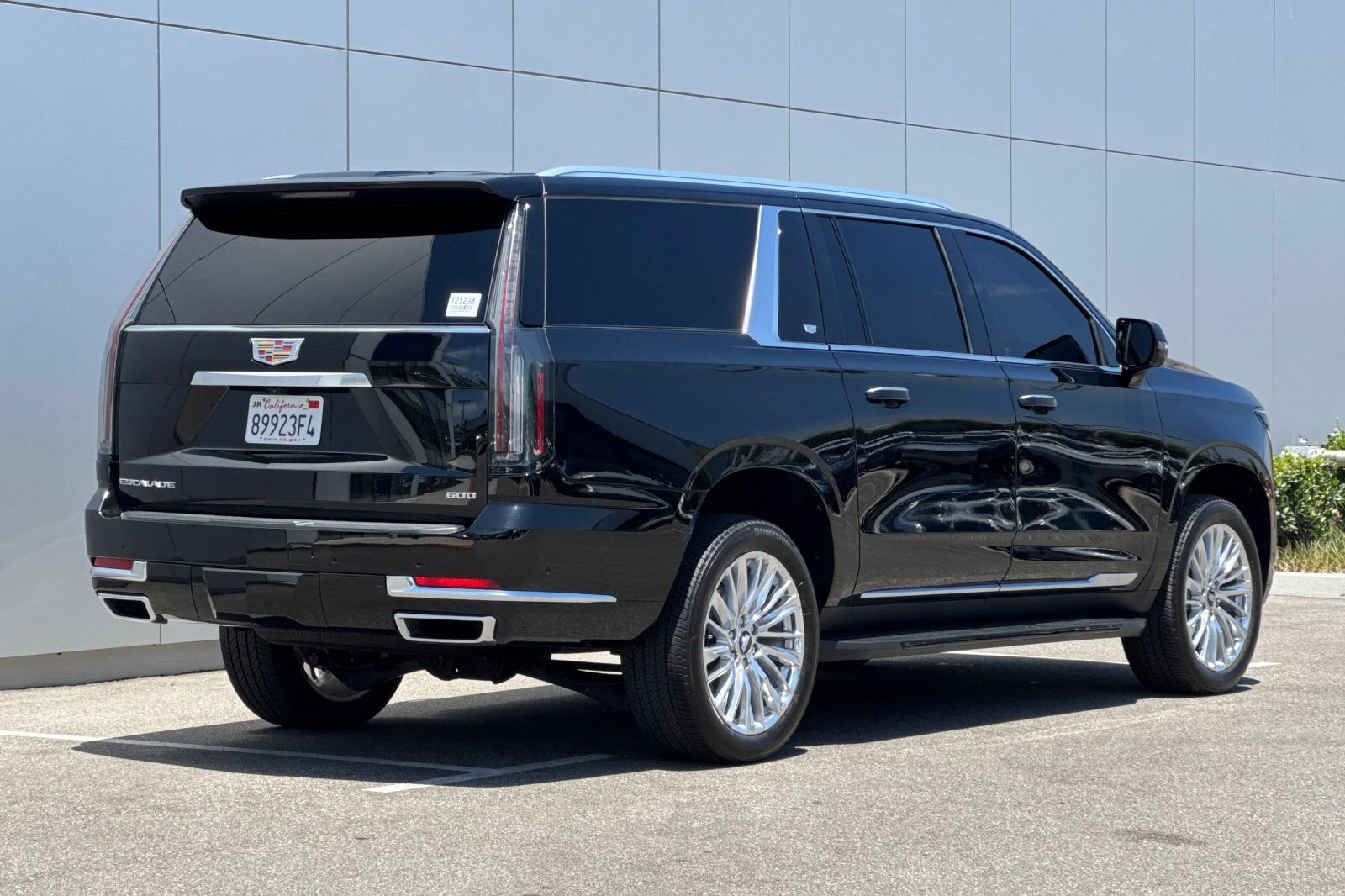 Used 2025 Cadillac Escalade ESV Luxury AWD/4WD image 5