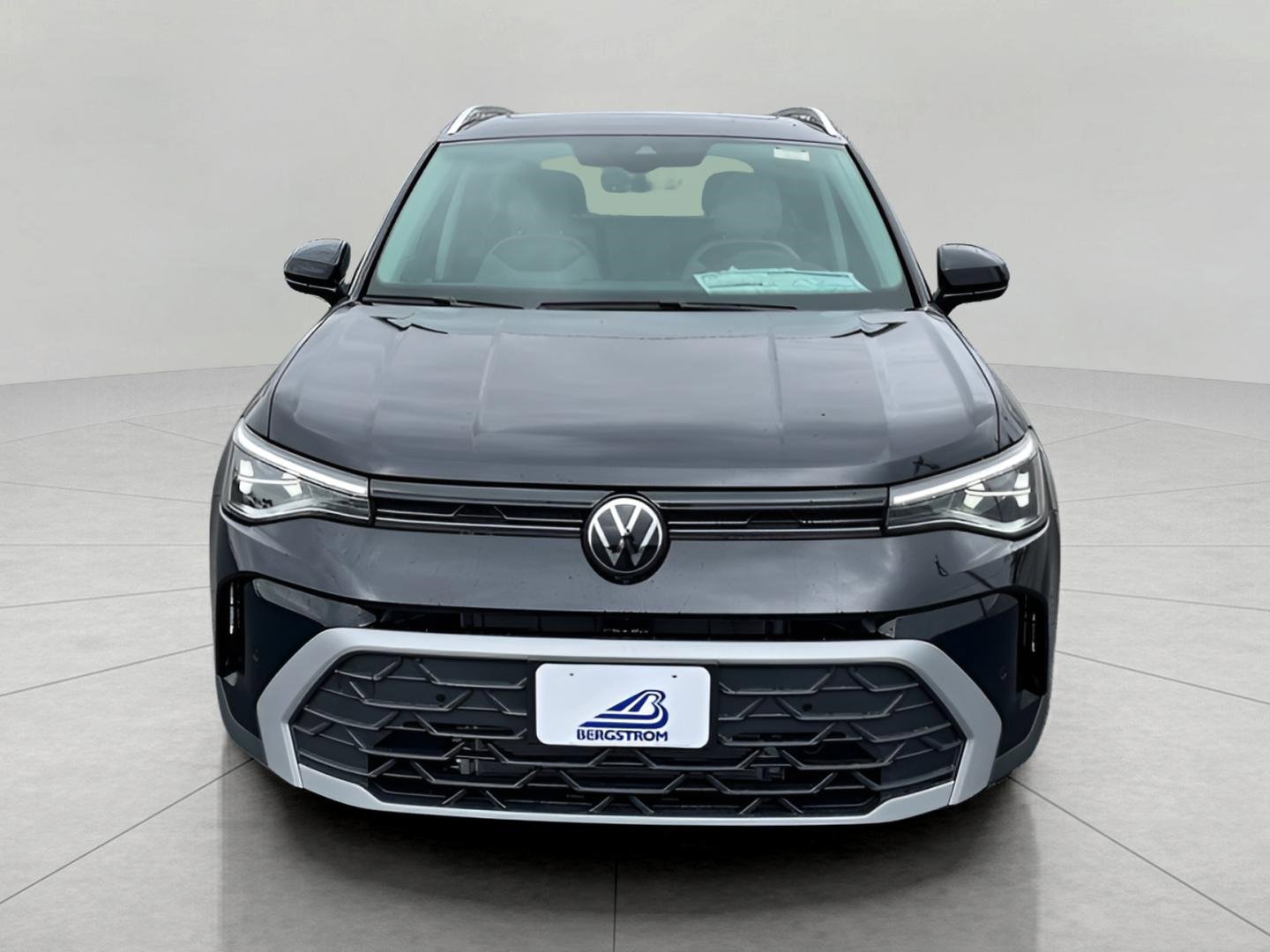 New 2025 Volkswagen Taos SE image 2