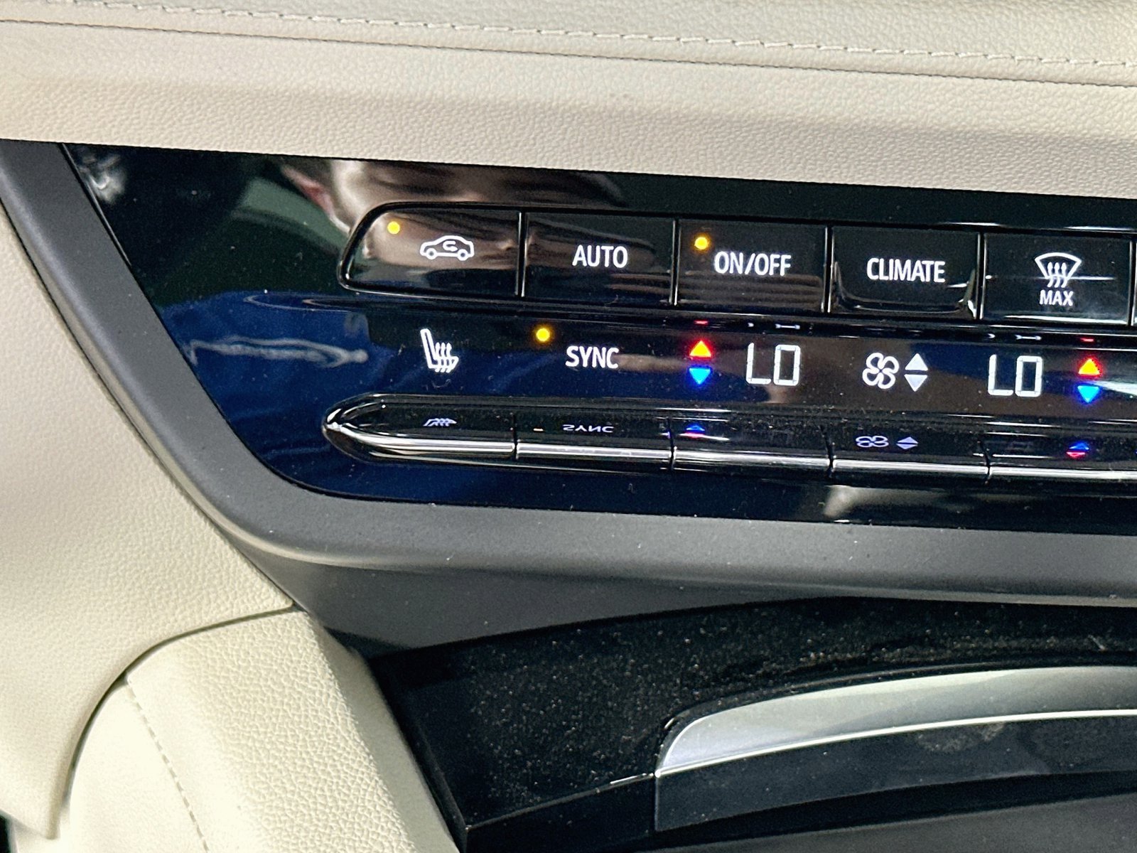 Used 2021 Buick Envision Essence AWD/4WD image 19