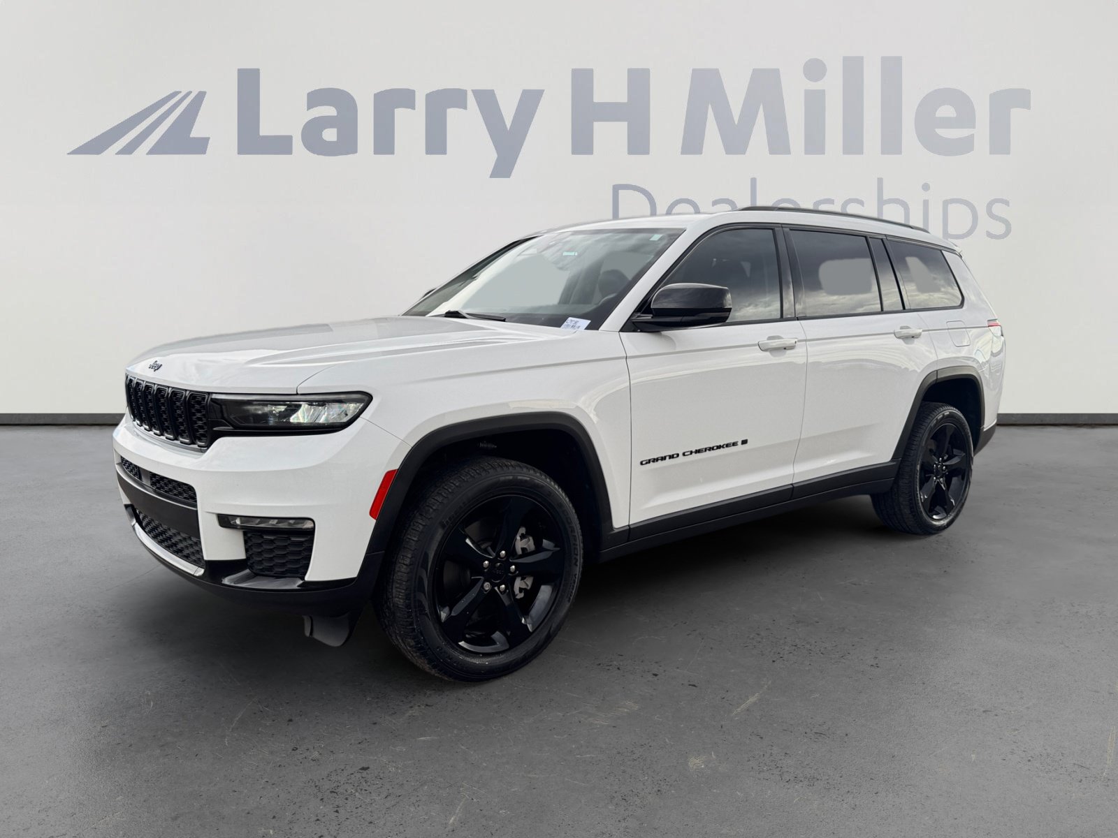 Used 2023 Jeep Grand Cherokee L Limited w/ Black Appearance Package AWD/4WD image 1