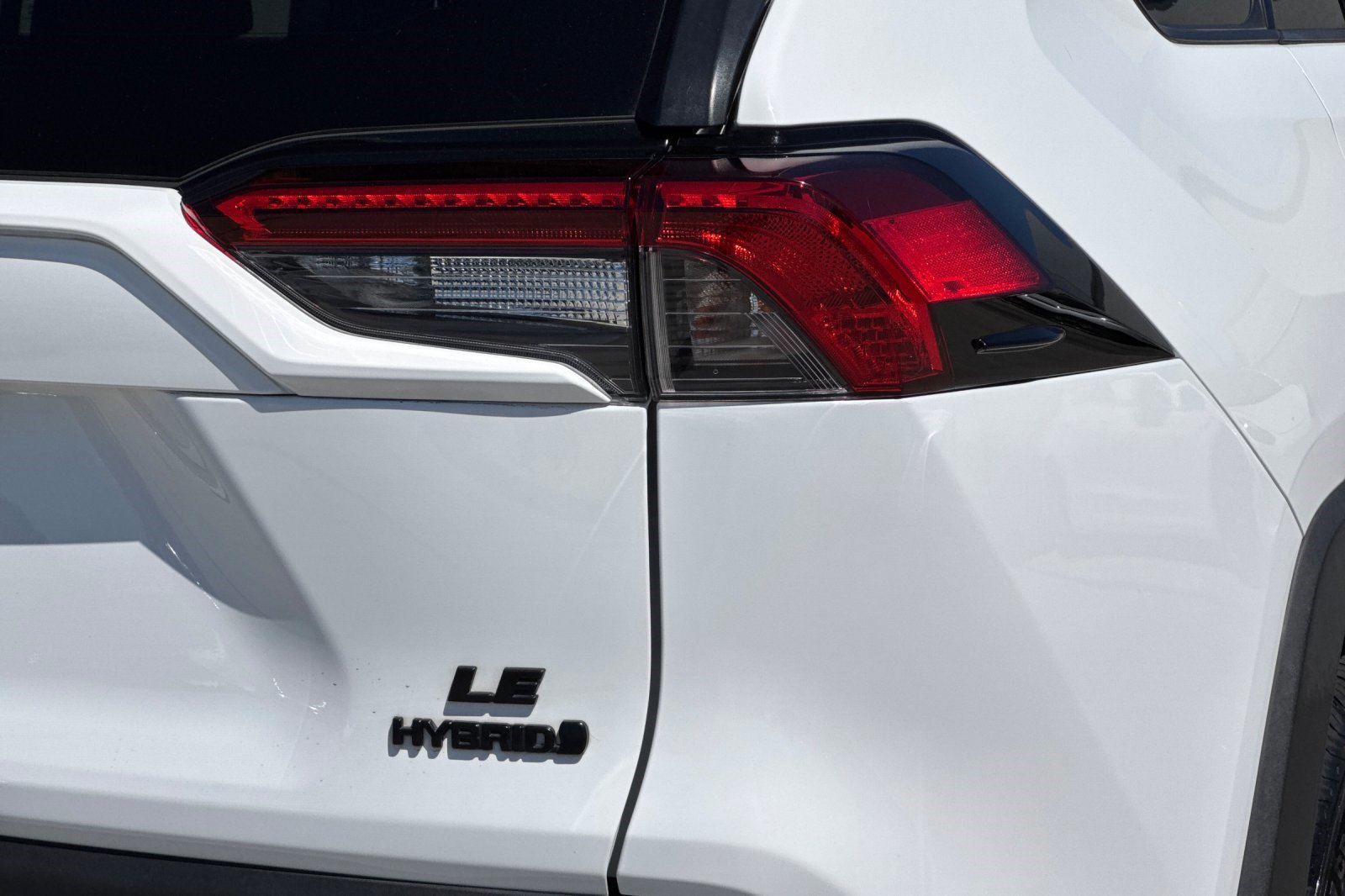 Used 2020 Toyota RAV4 LE w/ All Weather Liner Package AWD/4WD image 12