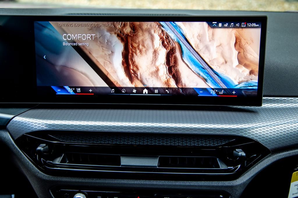New 2026 BMW 330i xDrive Sedan w/ M Sport Package AWD/4WD image 12