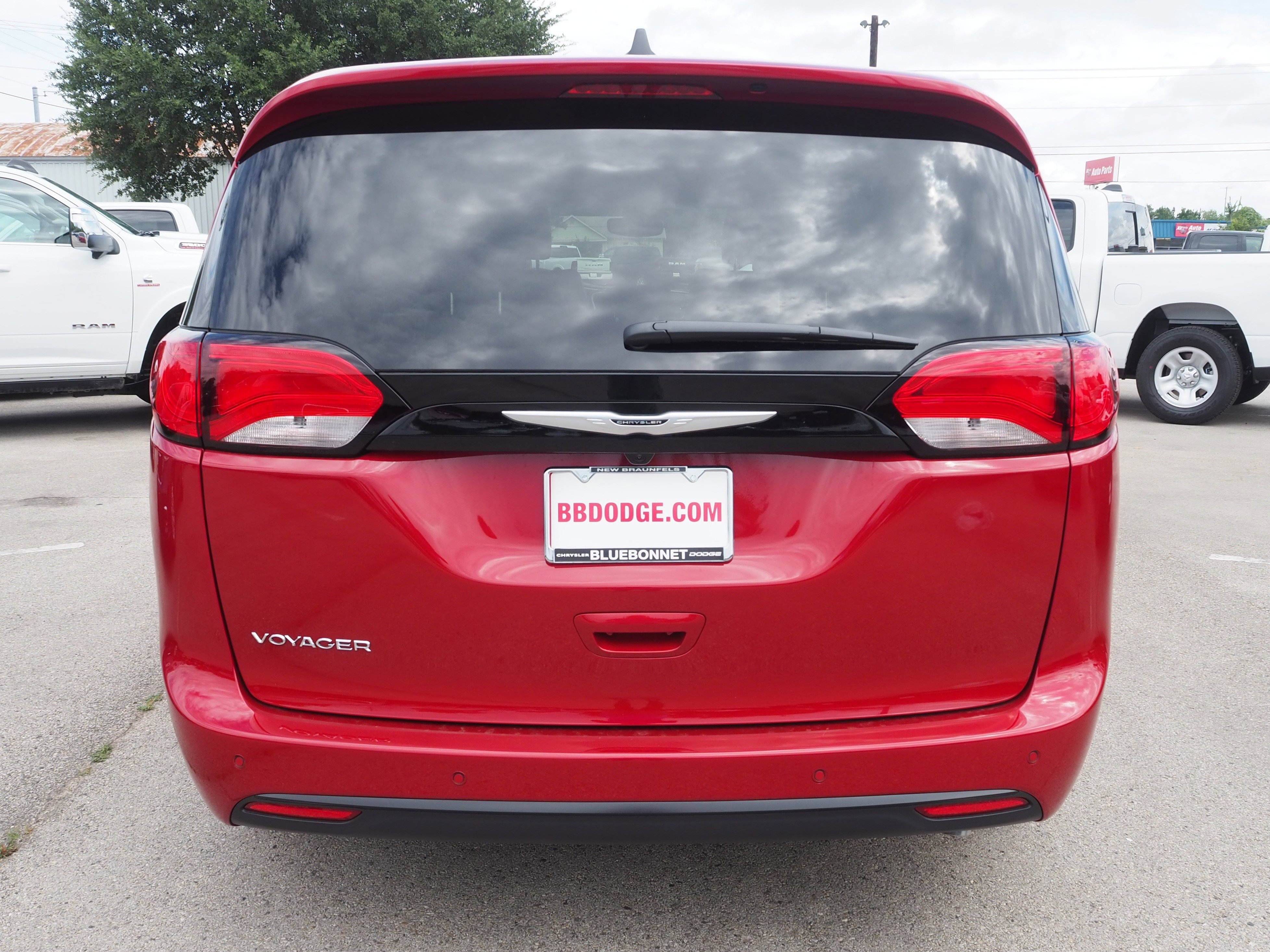 New 2025 Chrysler Voyager LX image 7