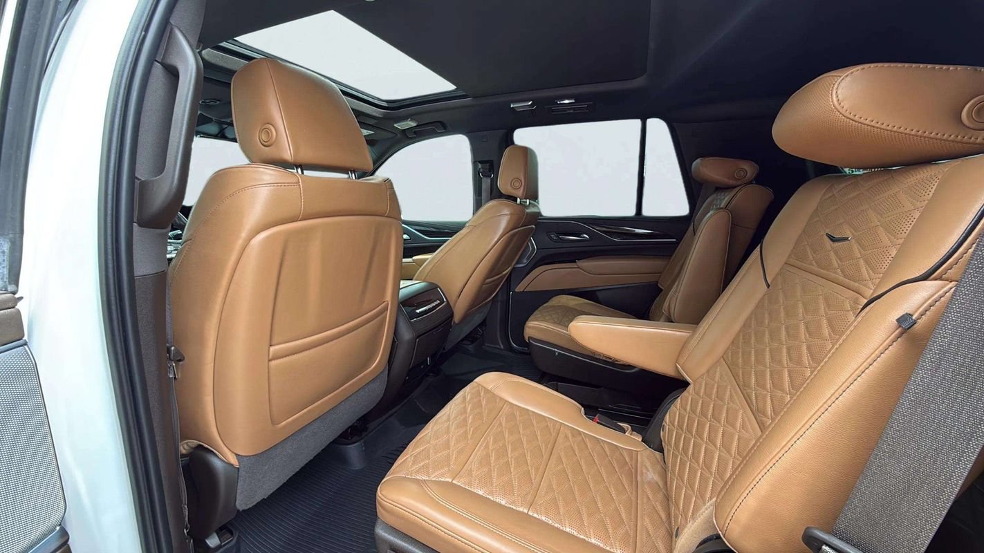 Used 2023 Cadillac Escalade Premium Luxury w/ Performance Package AWD/4WD image 19