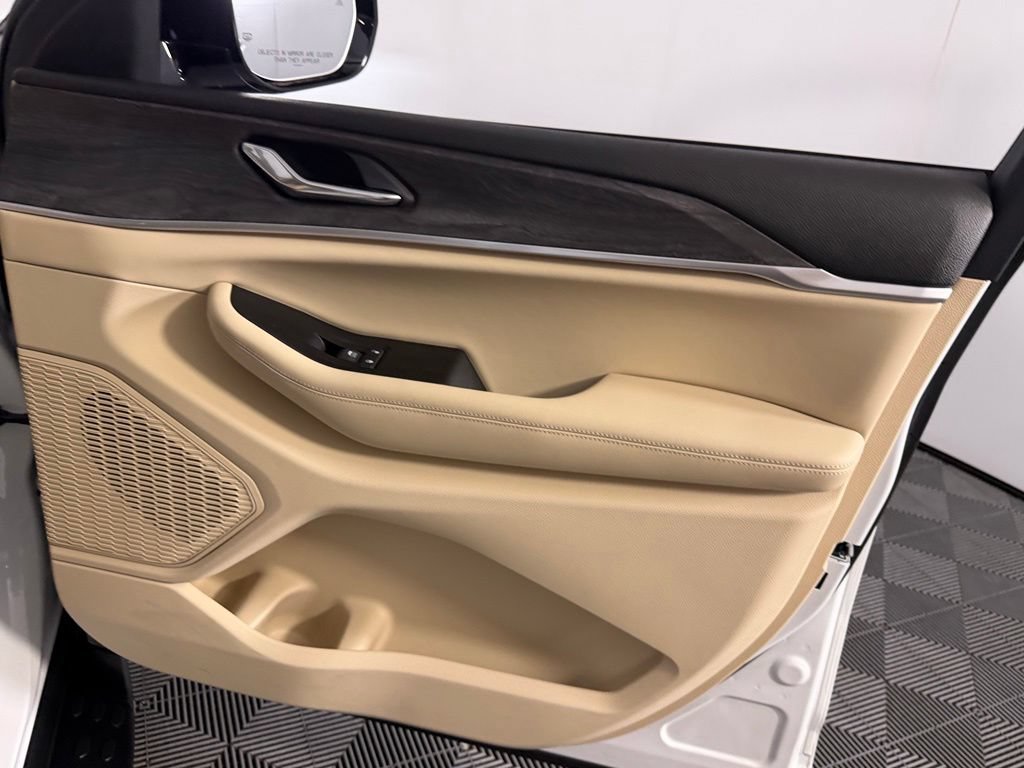 Certified 2025 Jeep Grand Cherokee L Limited w/ Luxury Tech Group II RWD image 35