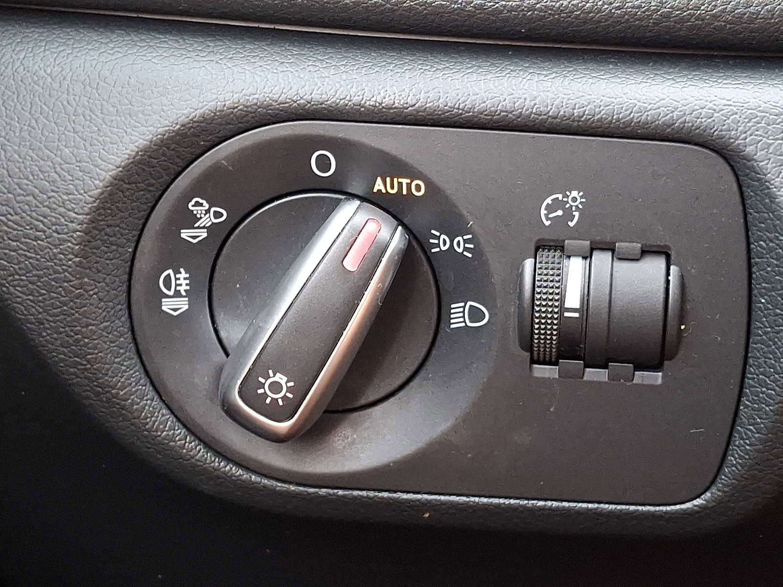 Used 2018 Audi Q3 2.0T Premium image 24