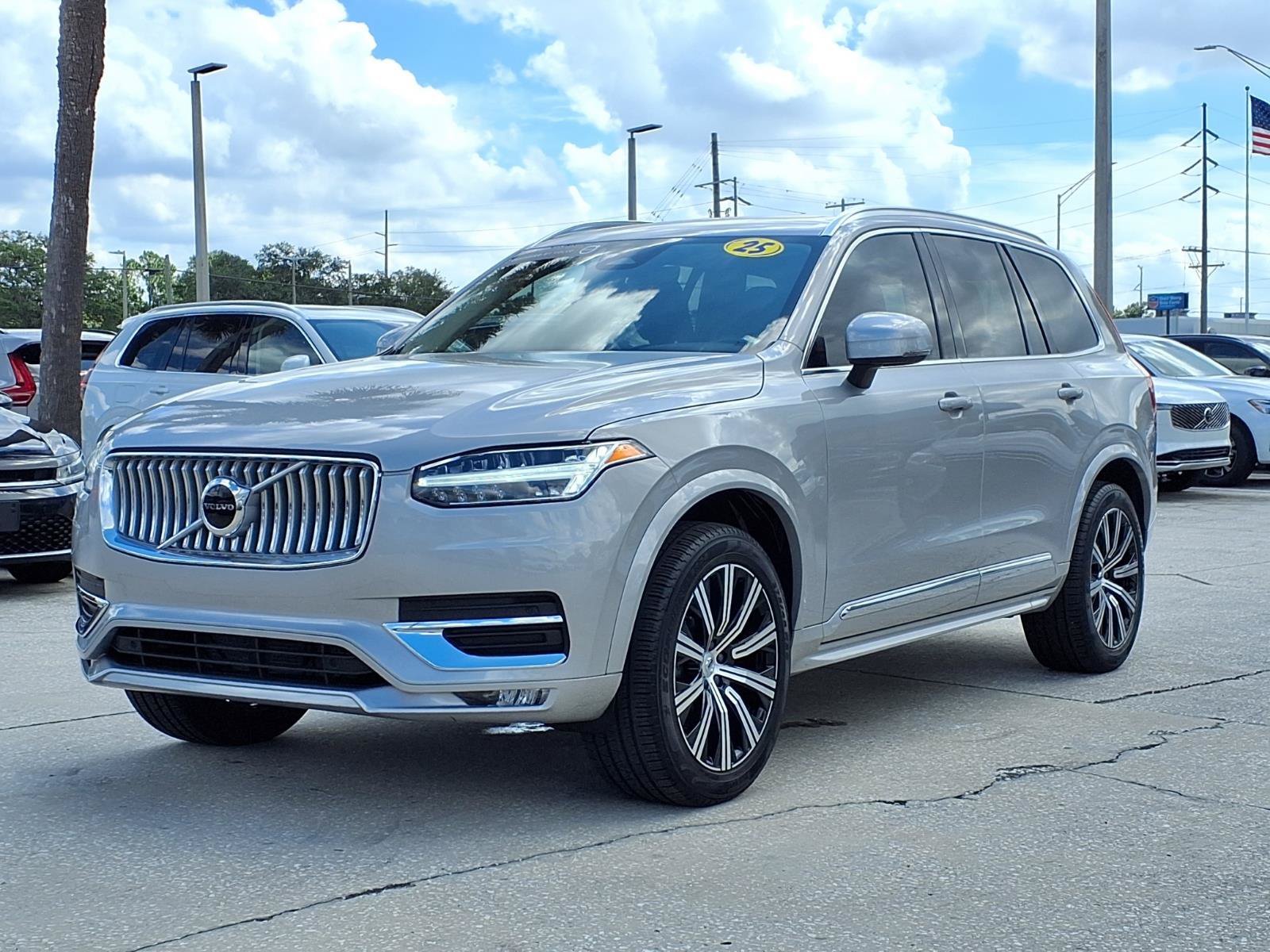 Certified 2025 Volvo XC90 B5 Core AWD/4WD image 3