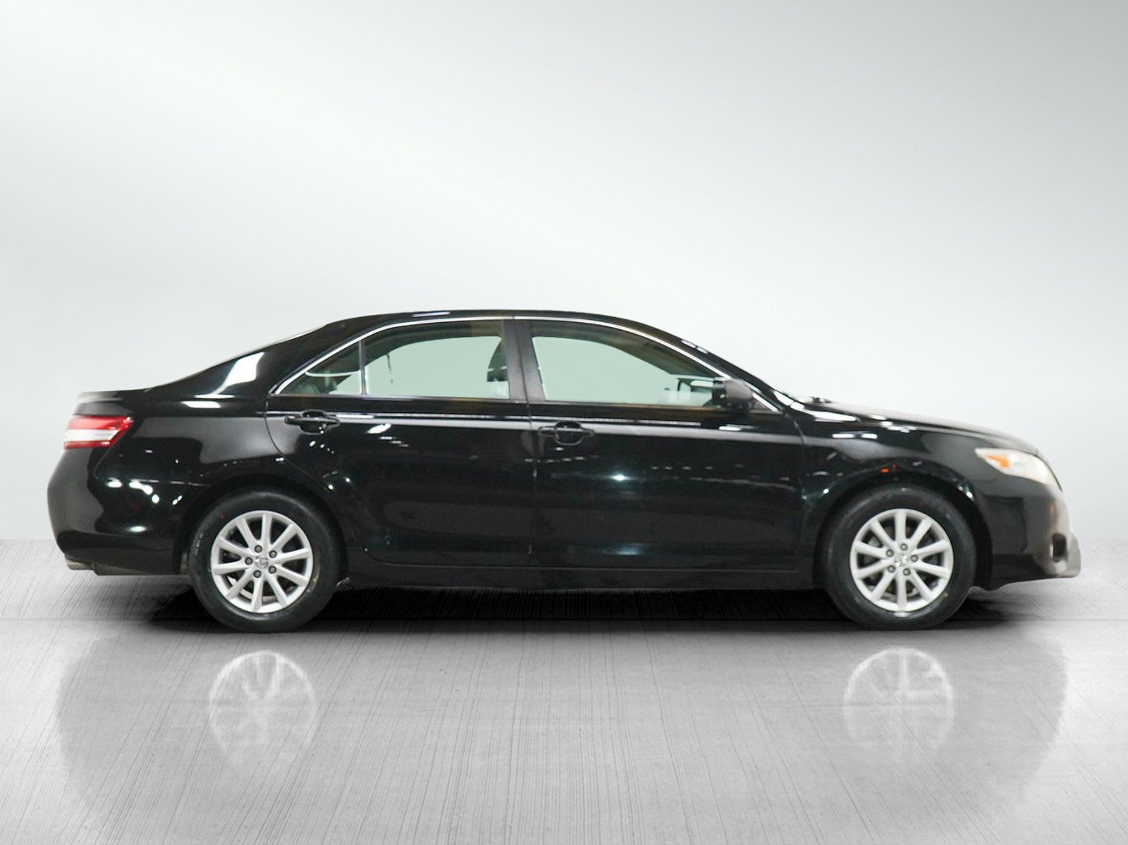 Used 2011 Toyota Camry XLE w/ XLE Extra-Value Pkg #1 FWD image 6