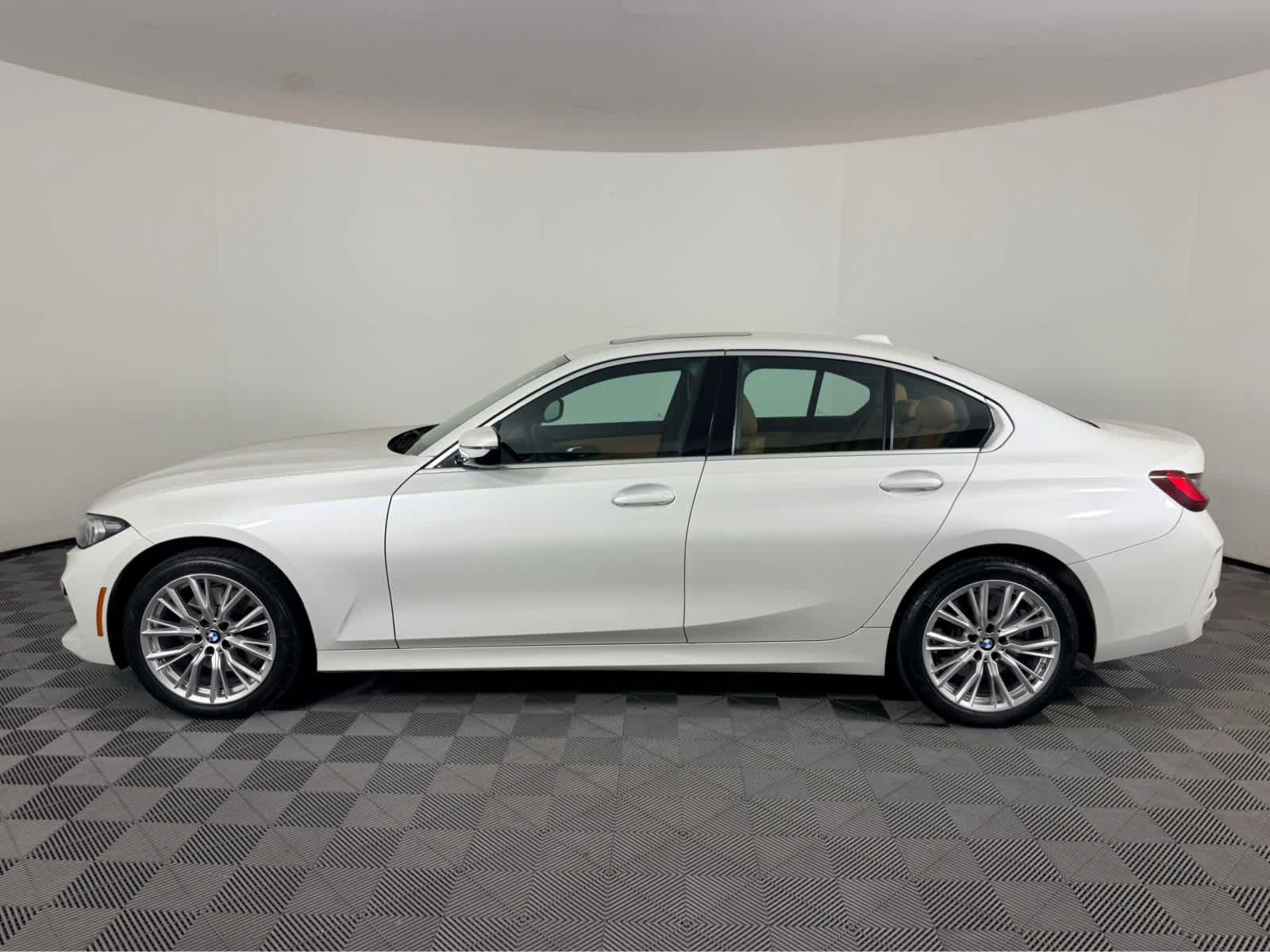 Used 2024 BMW 330i xDrive Sedan w/ Convenience Package AWD/4WD image 6
