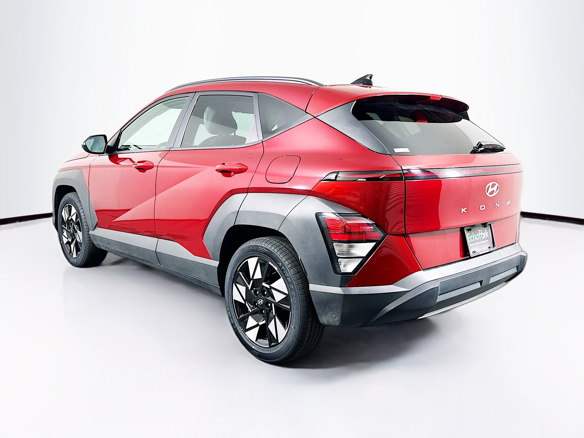 Used 2025 Hyundai Kona SEL FWD image 5