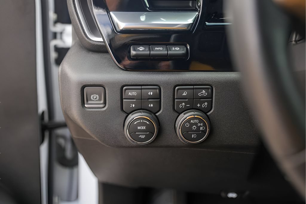 Used 2024 Chevrolet Silverado 2500 High Country w/ Technology Package AWD/4WD image 18