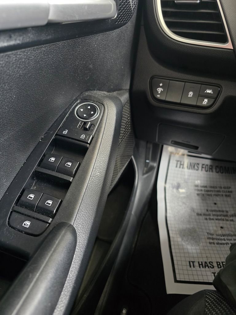 Used 2023 Kia Seltos LX image 25