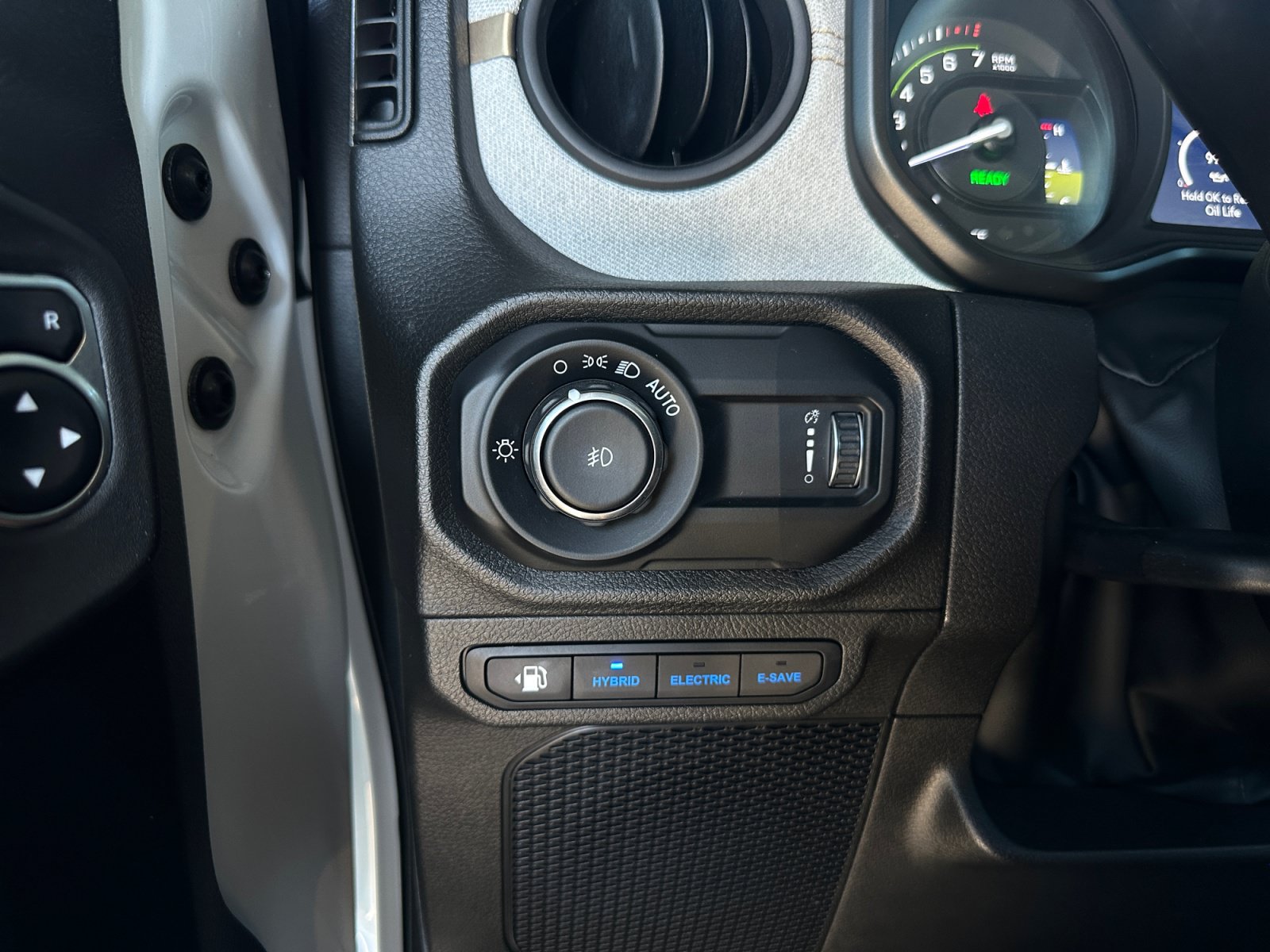 Used 2024 Jeep Wrangler Unlimited AWD/4WD image 18