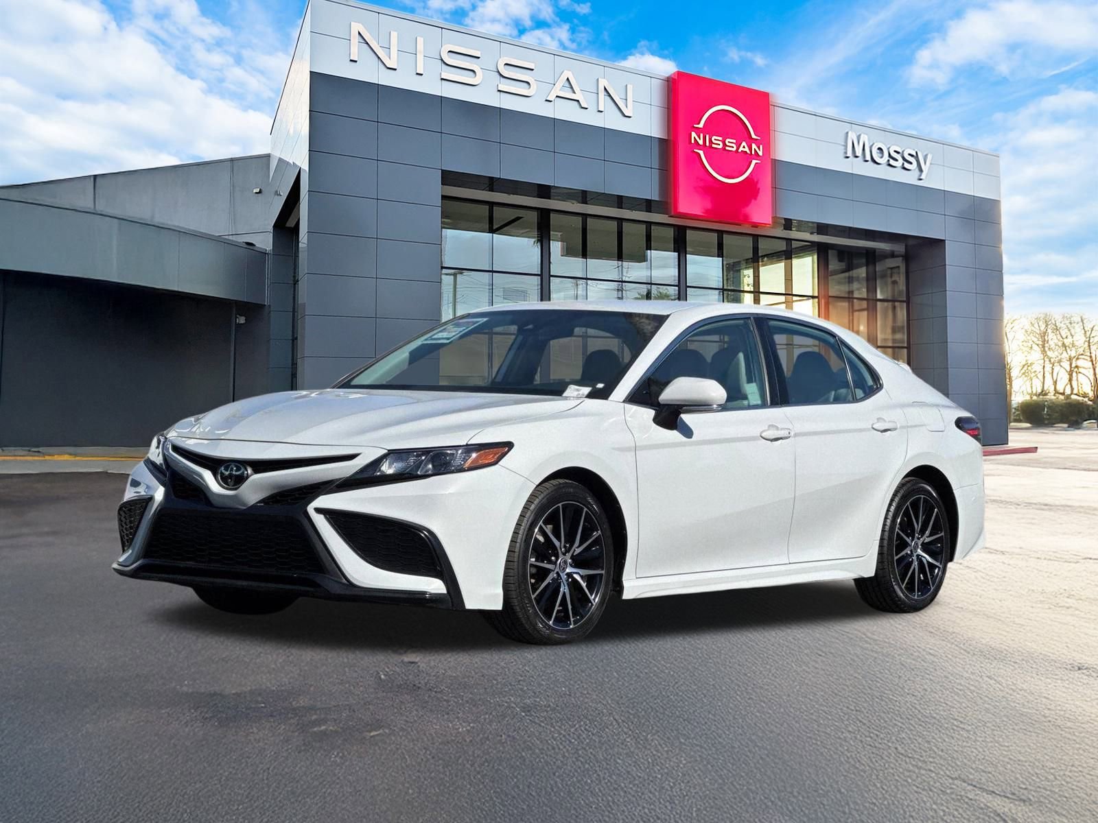 Used 2023 Toyota Camry SE