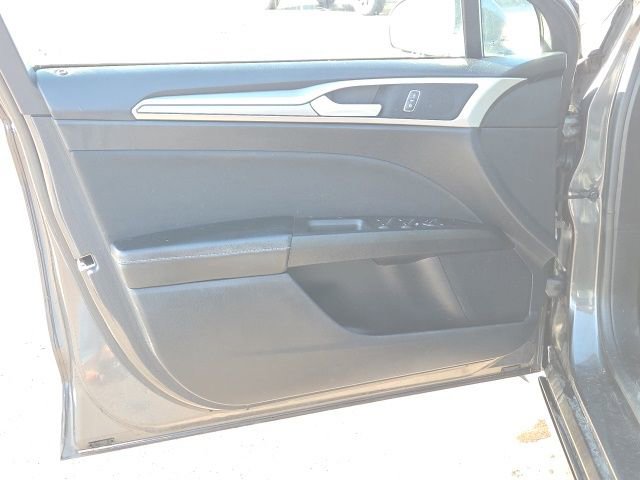 Used 2020 Ford Fusion SE image 23