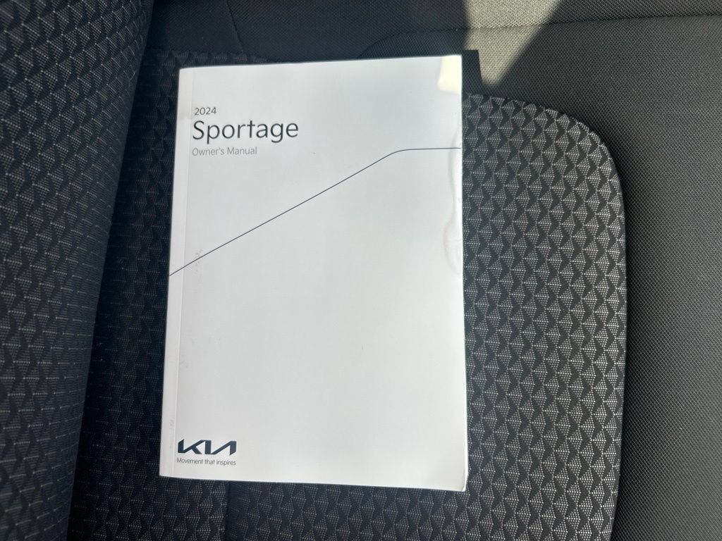 Used 2024 Kia Sportage LX FWD image 39