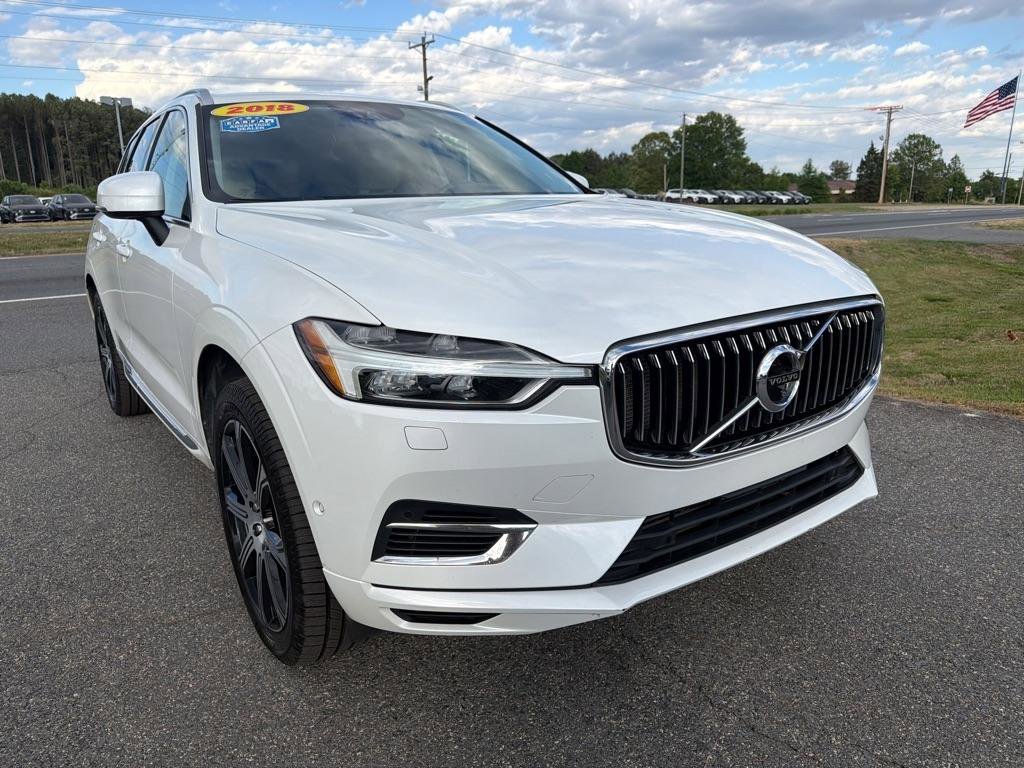 Used 2018 Volvo XC60 T8 Inscription w/ Luxury Seat Package AWD/4WD image 2