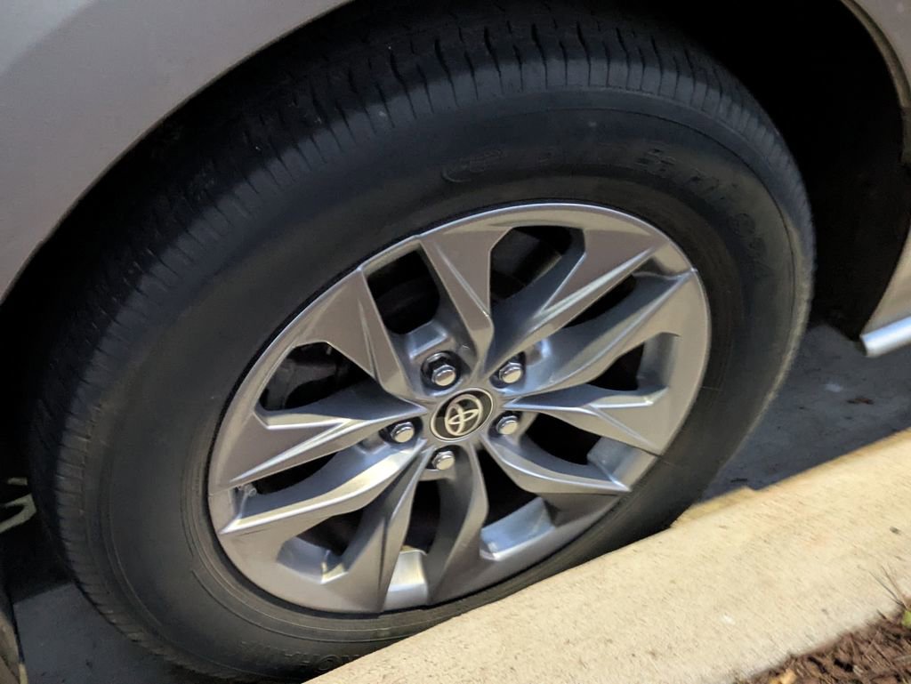 Certified 2024 Toyota Sienna XLE image 9