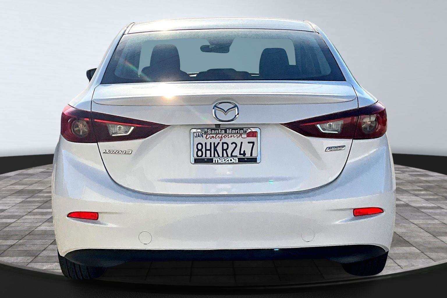 Used 2018 MAZDA MAZDA3 Touring image 4