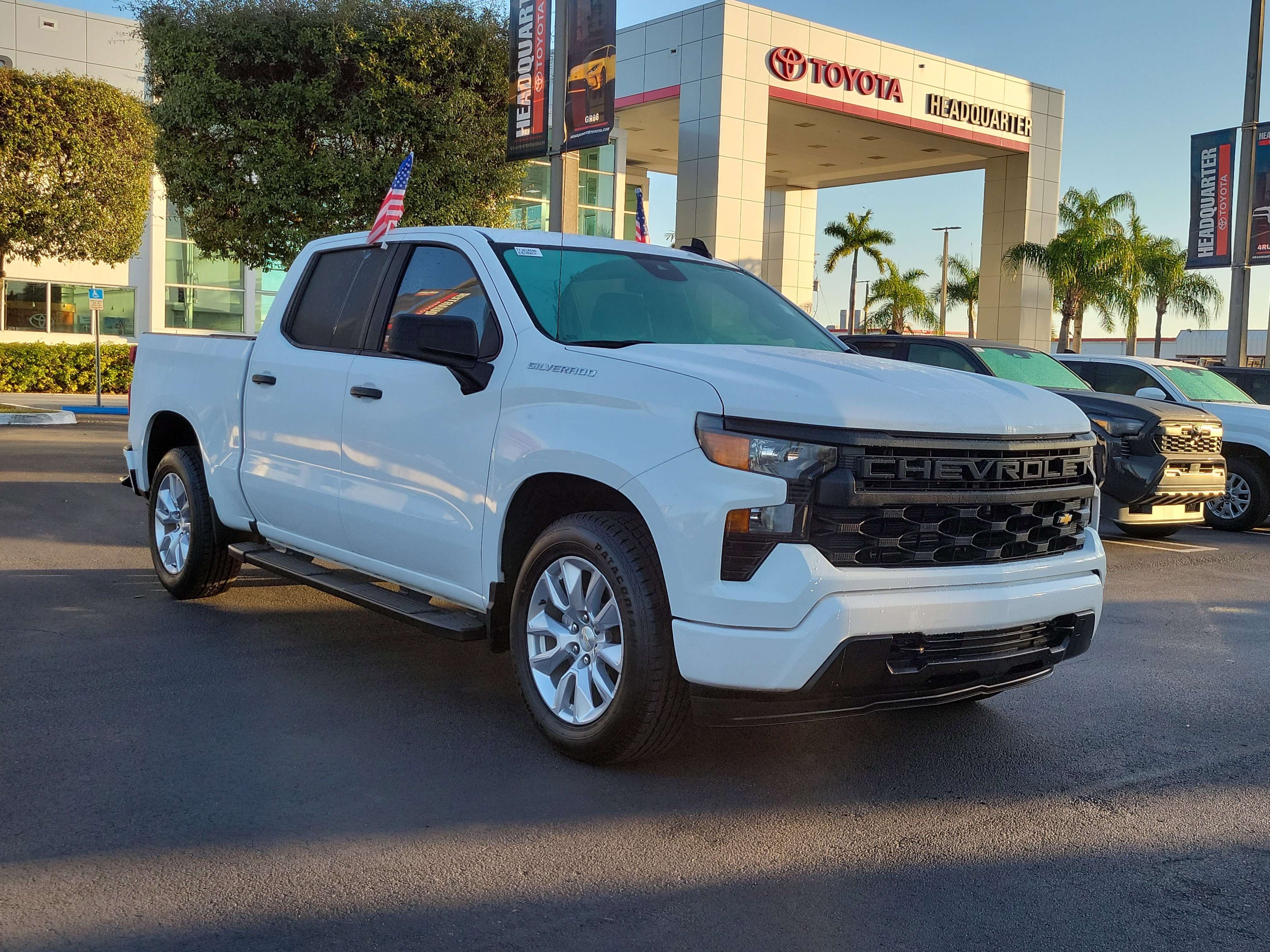 Used 2023 Chevrolet Silverado 1500 Custom image 2