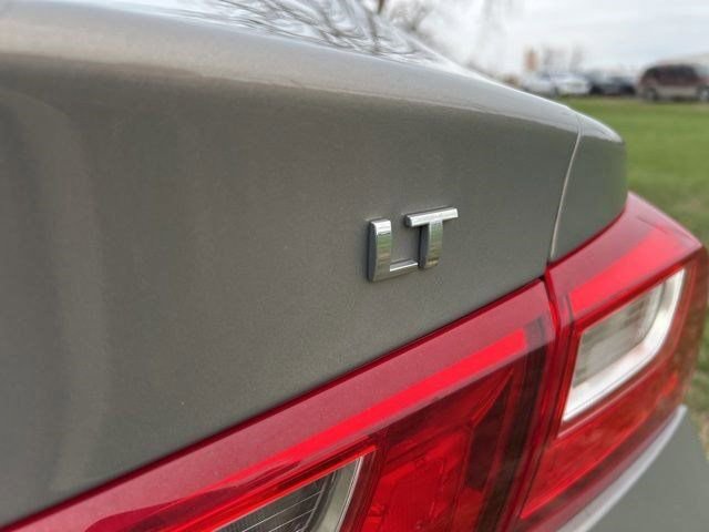 Used 2017 Chevrolet Malibu LT image 47