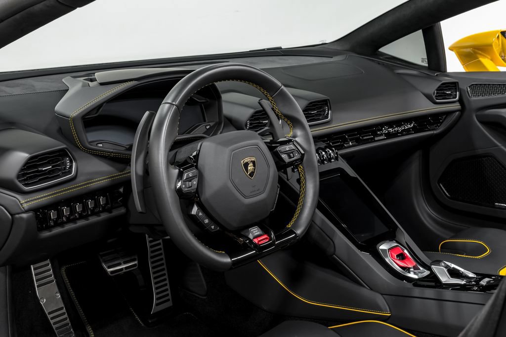Used 2022 Lamborghini Huracan EVO RWD image 12