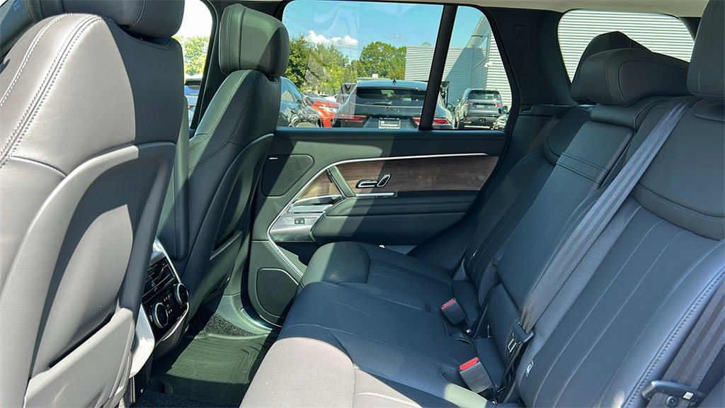 New 2025 Land Rover Range Rover SE image 22