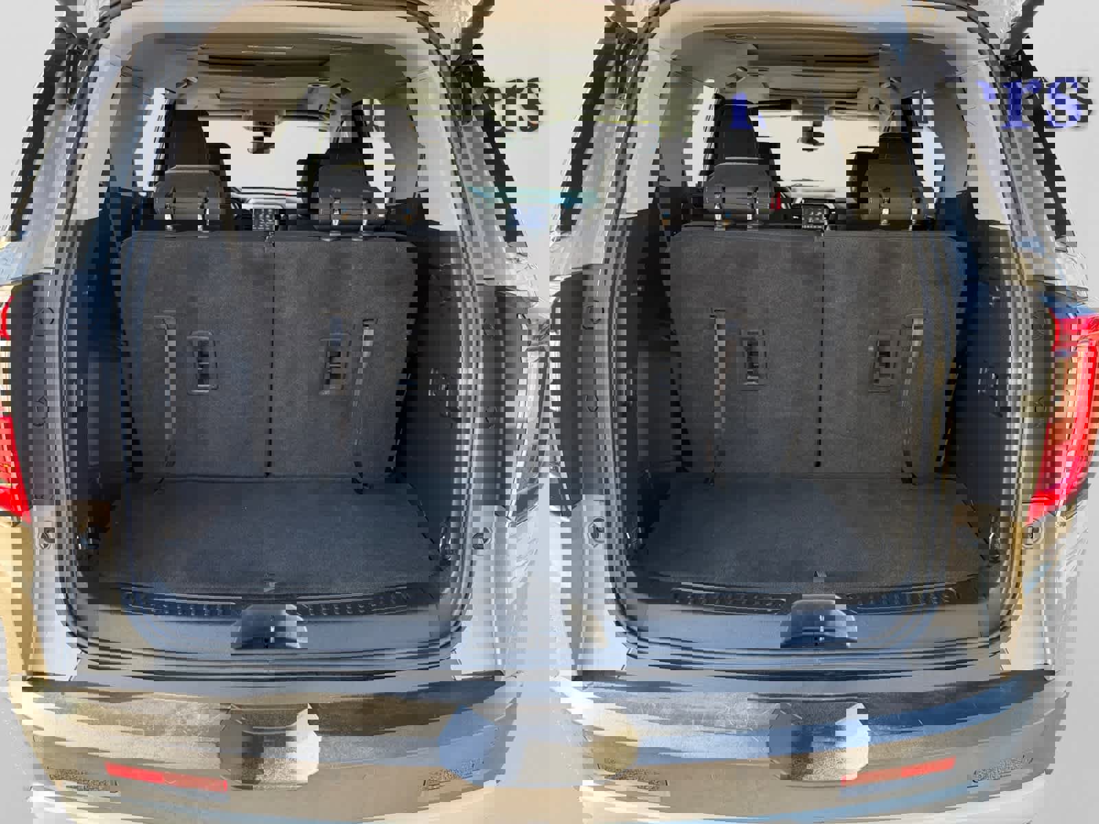 Used 2023 GMC Acadia SLE w/ Driver Convenience Package image 4