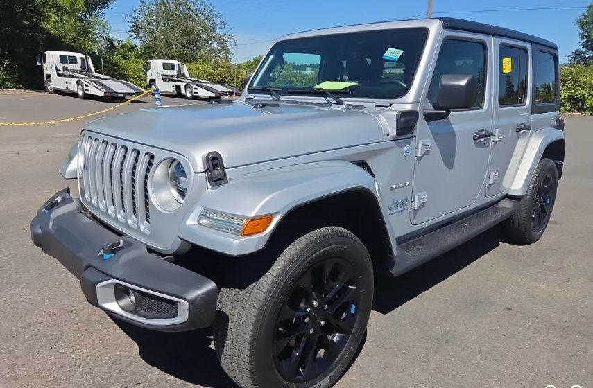 Used 2023 Jeep Wrangler Unlimited Sahara w/ Cold Weather Group AWD/4WD image 1
