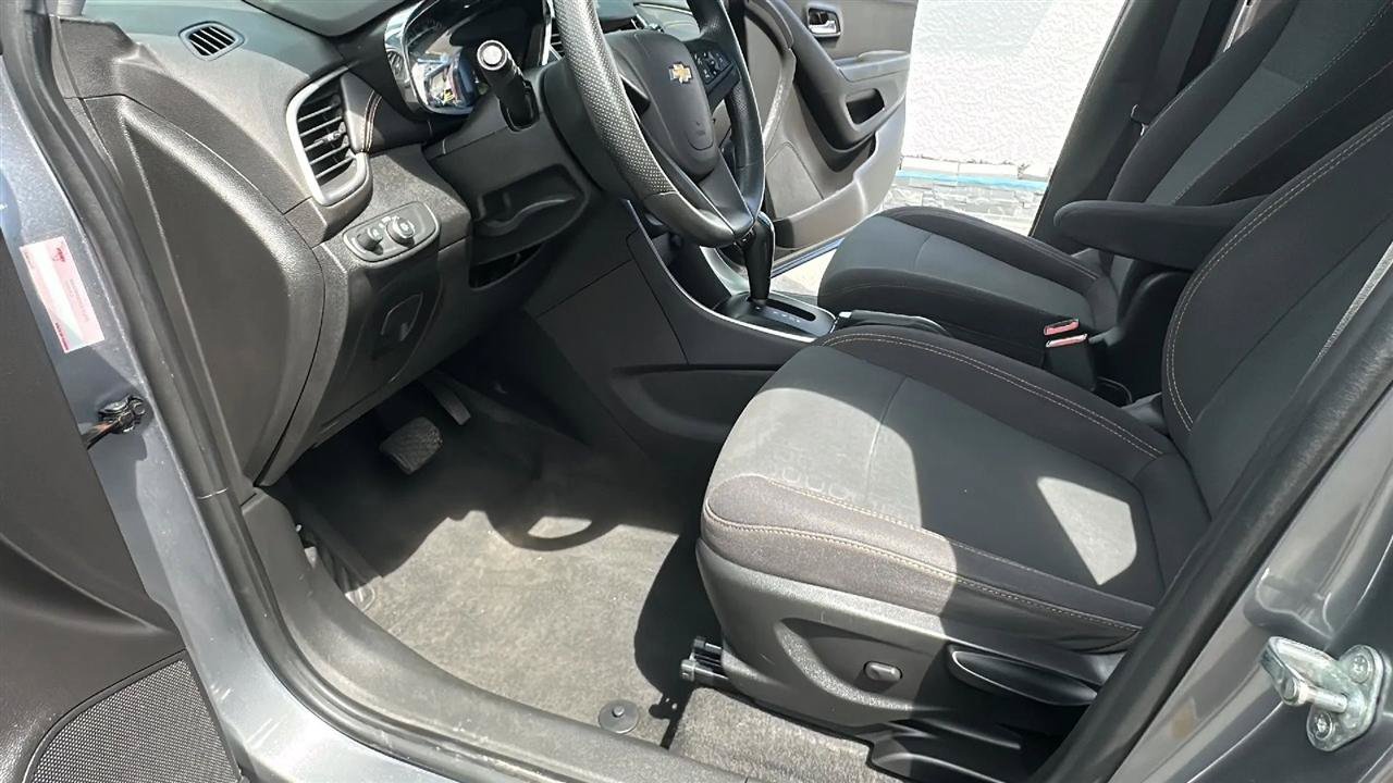 Used 2020 Chevrolet Trax LS FWD image 24