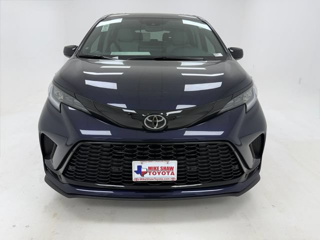 New 2026 Toyota Sienna XSE FWD image 3