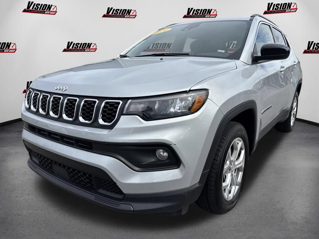 Used 2024 Jeep Compass Latitude AWD/4WD image 1