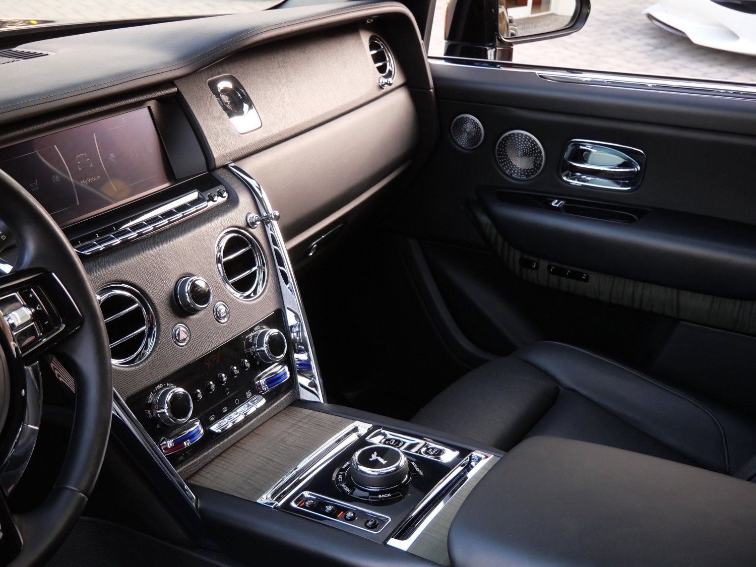 Used 2019 Rolls-Royce Cullinan image 24