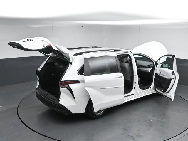 Used 2025 Toyota Sienna XLE w/ XLE Plus Package AWD/4WD image 58
