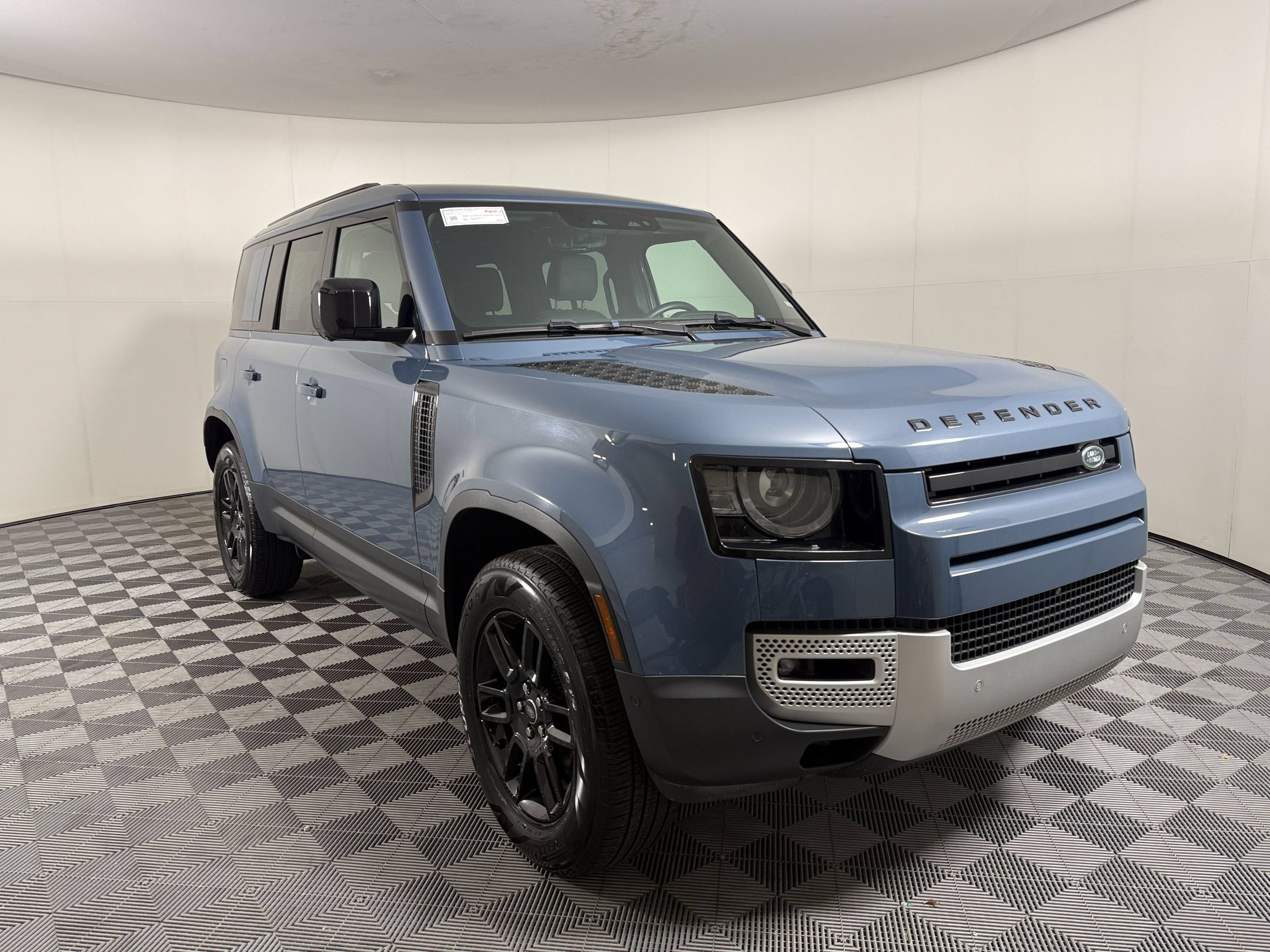 Used 2025 Land Rover Defender 110 S AWD/4WD image 7