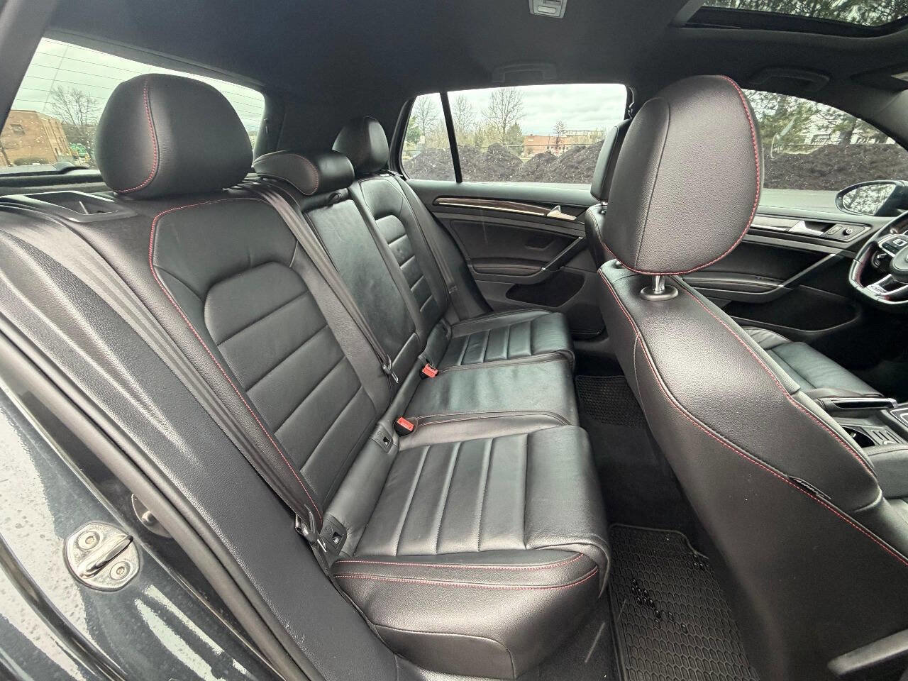 Used 2017 Volkswagen GTI SE image 11