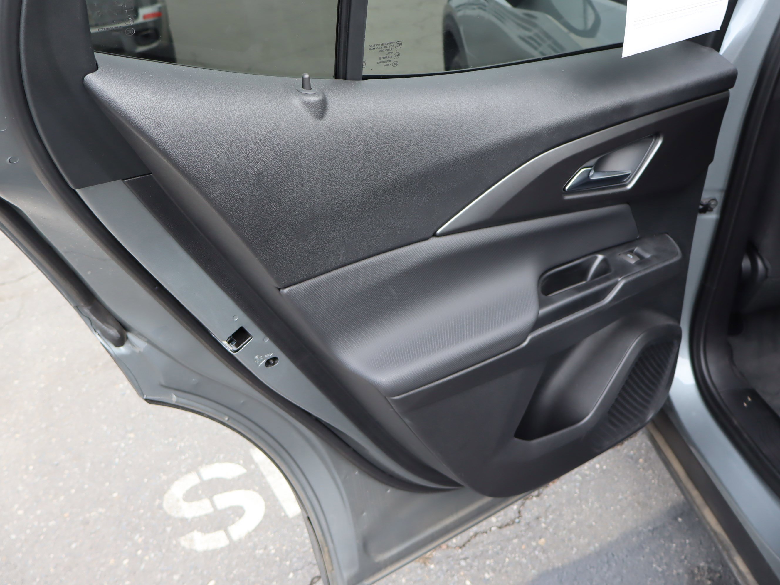 Used 2025 Chevrolet Equinox EV LT image 30