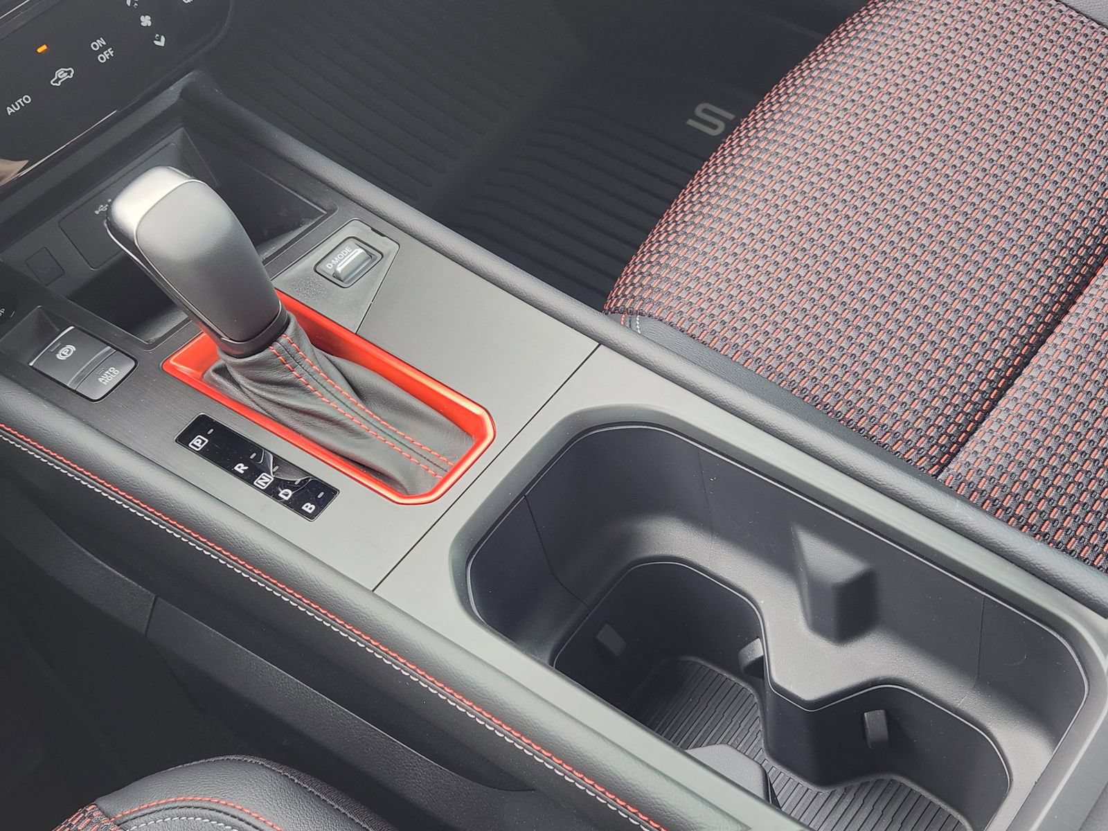 New 2026 Nissan Kicks SR w/ Cold Weather Package FWD image 18