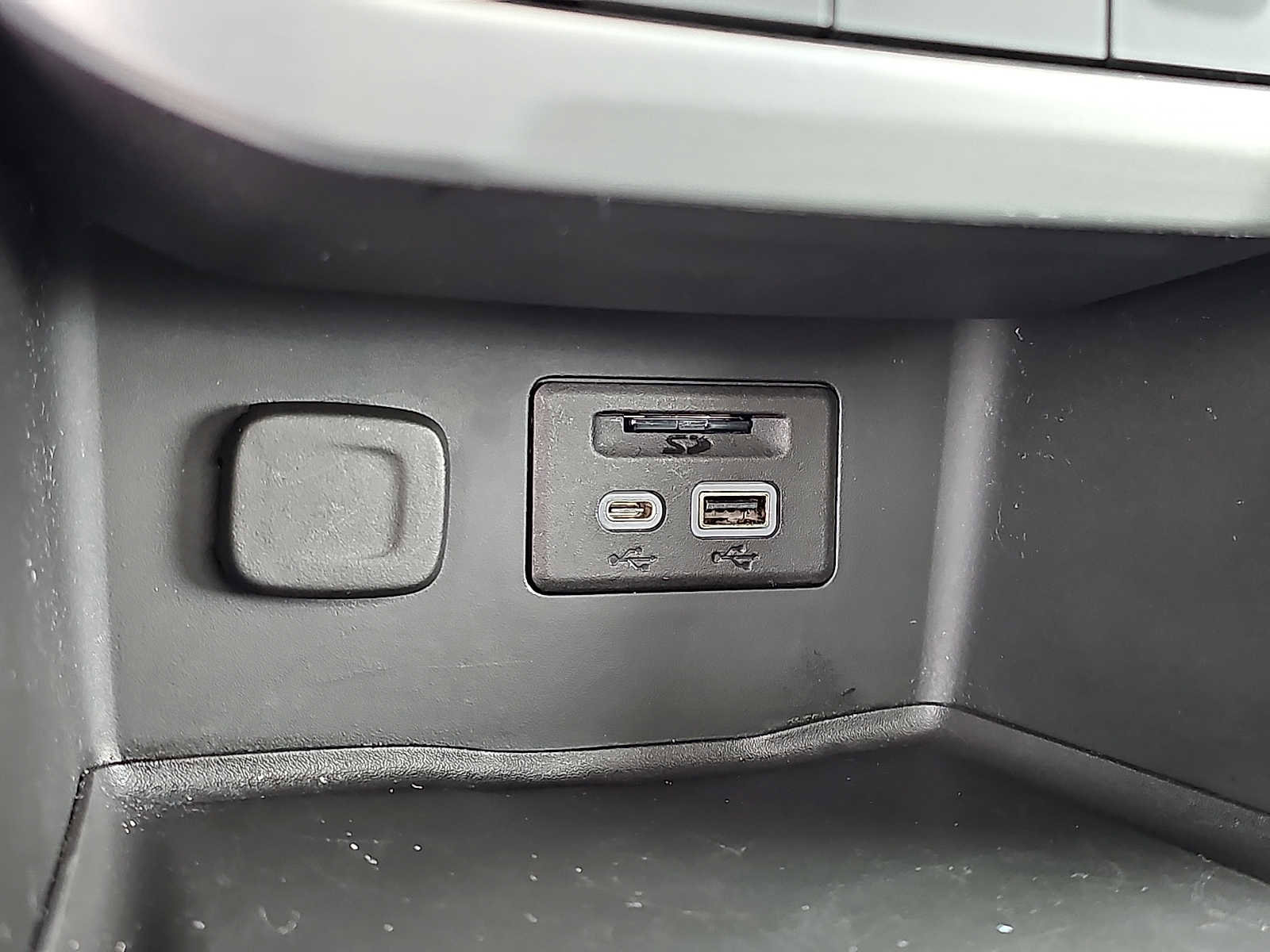 Used 2023 GMC Acadia SLT w/ Technology Package image 28