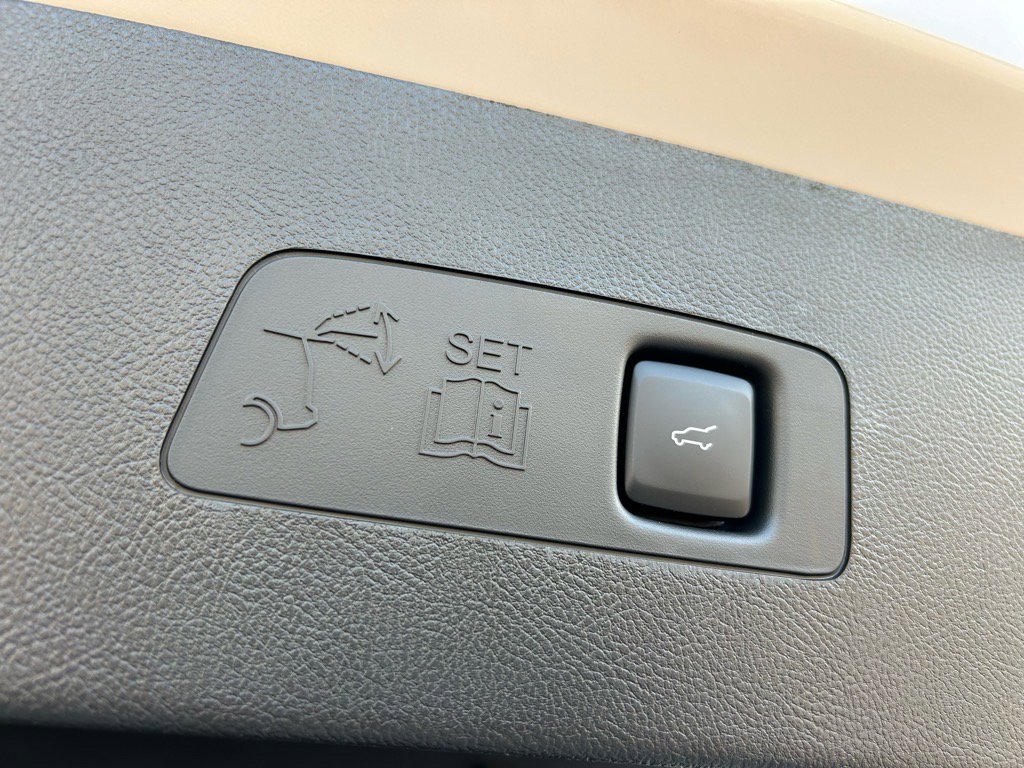 Used 2024 Lincoln Corsair Grand Touring w/ Equipment Group 301A image 8