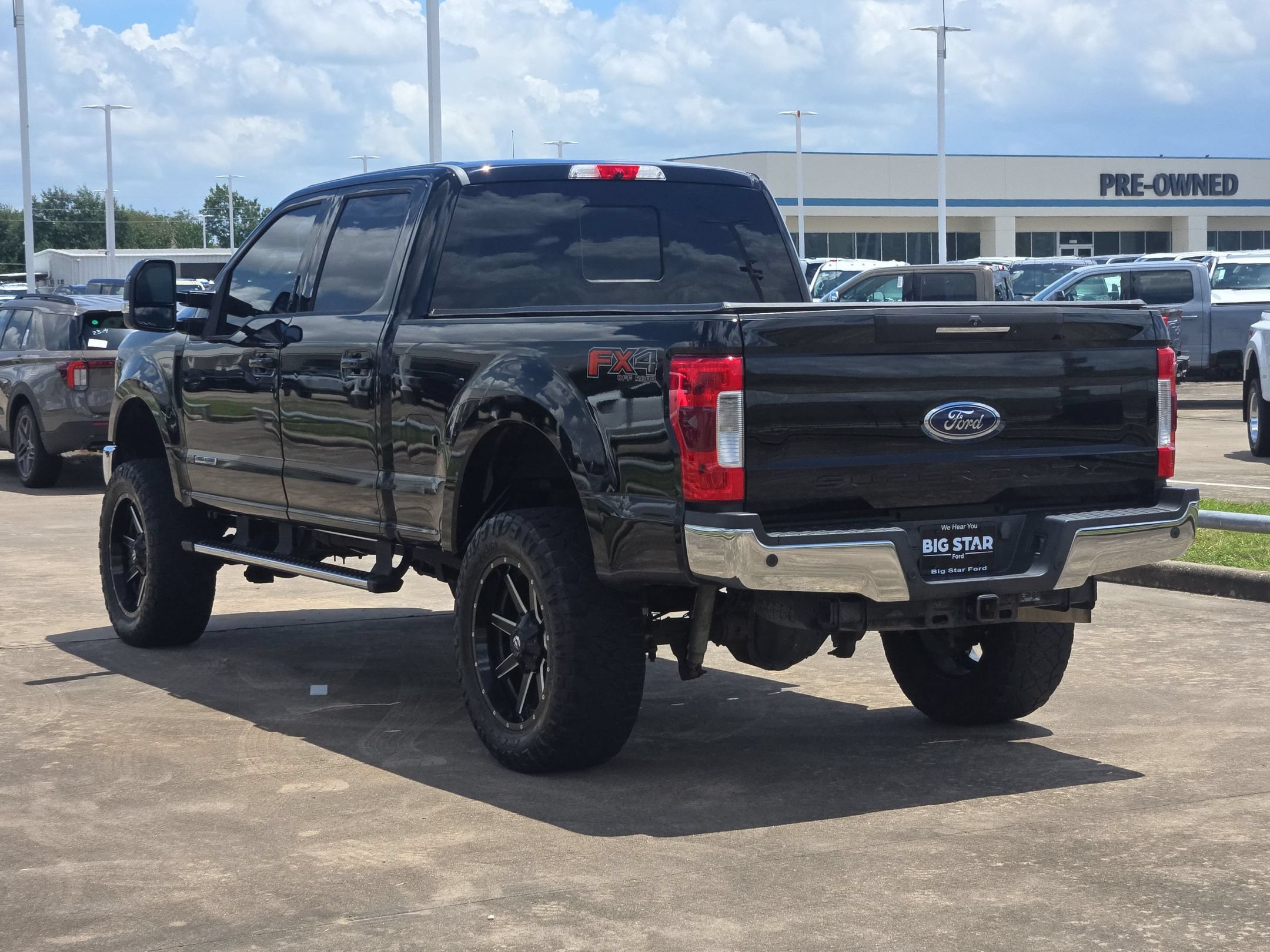 Used 2017 Ford F250 Lariat w/ Lariat Ultimate Package AWD/4WD image 6