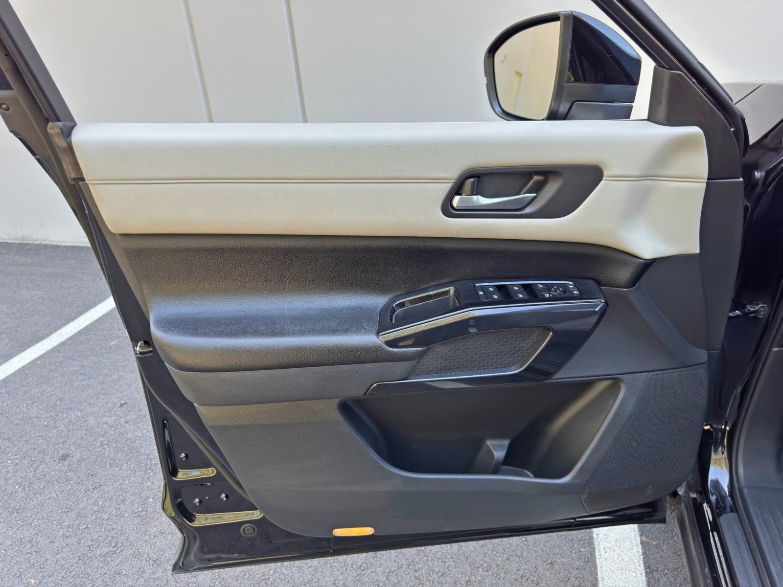 Used 2022 Nissan Pathfinder SV w/ SV Premium Package image 39